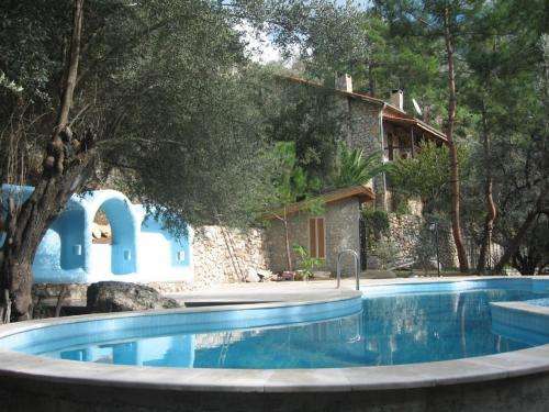 www.villa-tasevi.co.uk