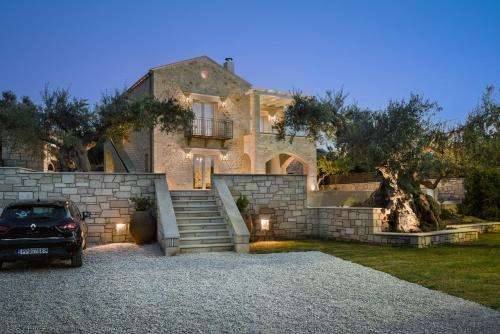www.villa-antonousa.com
