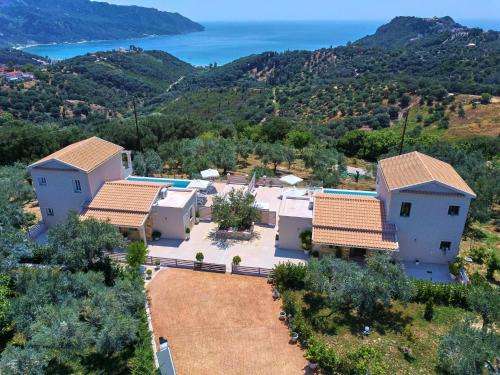 www.lefkimmiatisvillas.com