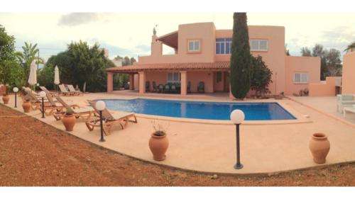 www.villa-km2.com.es