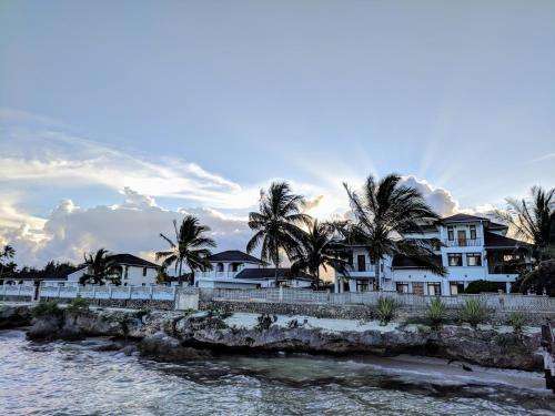 www.kenabeachvillas.com