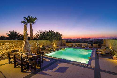 www.holidayvillasmalta.com