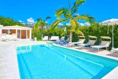 www.villaemanuelecostarainera.it