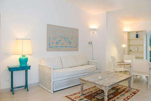www.ostunirosamarinaresort.com