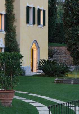 www.villasardagnacomolake.com