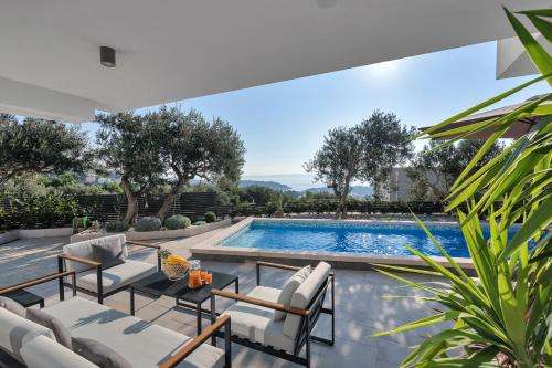 www.villafestinalente.com