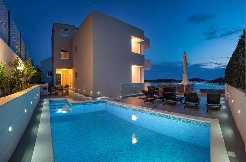 www.villa-rogoznica.com