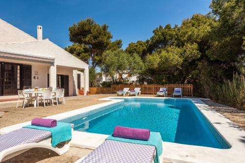 www.villa-cala-morell.com