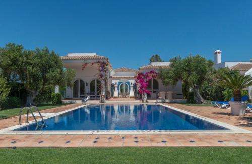 www.resortvillasandalucia.com