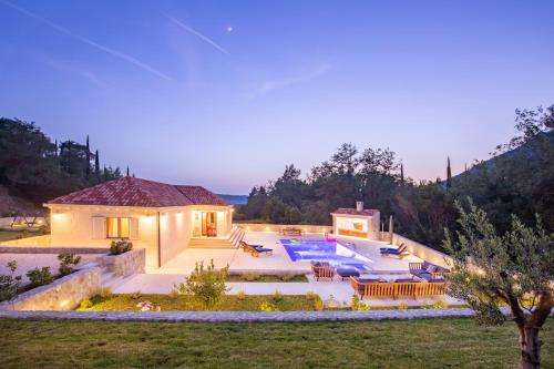 www.villa-doline.com