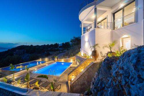 www.villakatia.com