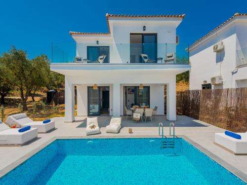 www.queenofzakynthos.com
