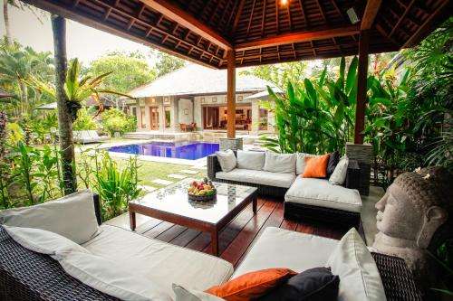 www.villadewatabali.com