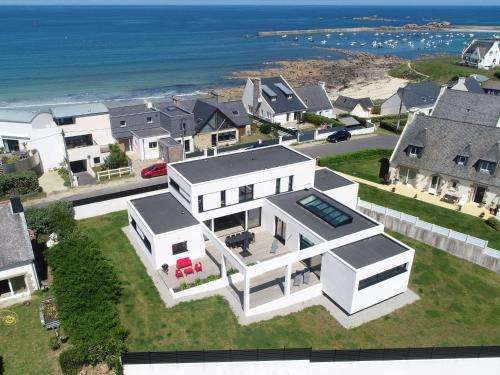 www.villa-piscine-plouescat.com