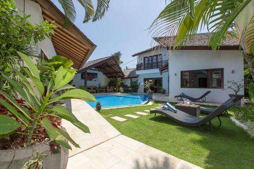 www.villaorigamiseminyak.com