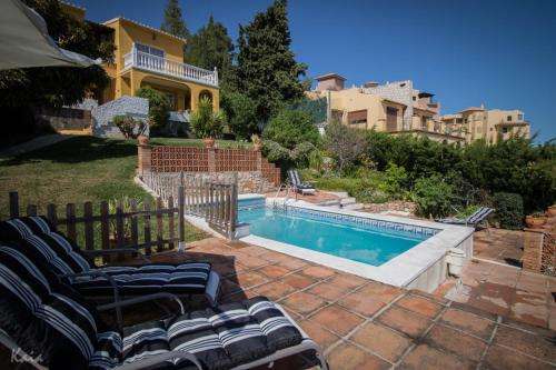 www.estepona-villas.com