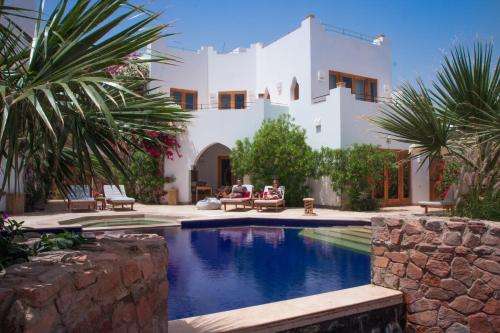 www.redcvillas.com