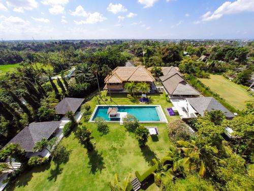 www.chalinavillaestate.com