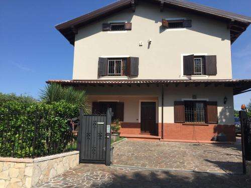 www.villalugikaelsirmione.it