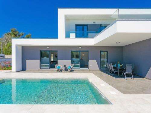 www.villa-ella-premantura.com