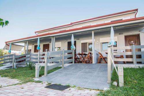 www.dafnisdolphinshouse.gr