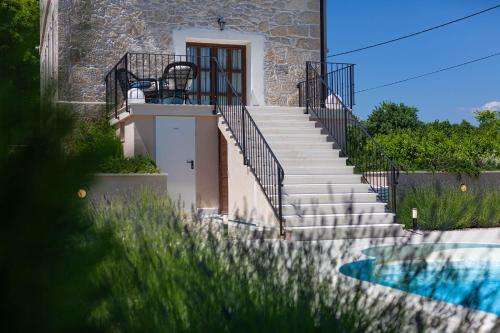 www.luxury-villamarija.com