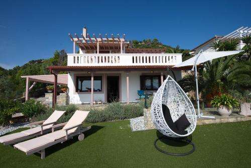 www.villasalonisos.com