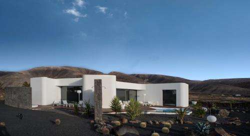 www.vulkanovillas.com