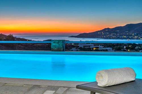 www.villasinsyros.com