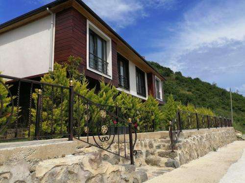 www.stonevillagehotel.com