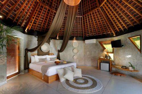 www.thesenderpoolsuites.com