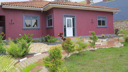 www.ugandaculturallodges.com