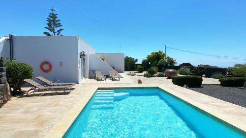 www.villaessencelanzarote.com