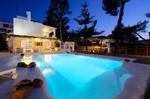 www.villaclaraibiza.com