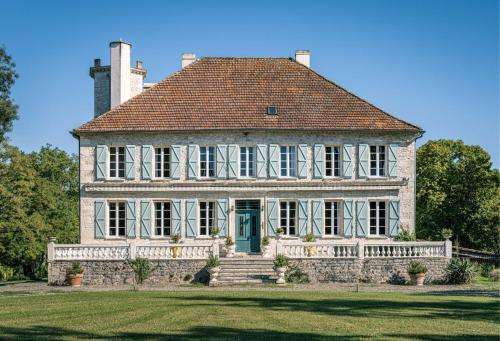 www.chateaudesestournels.com