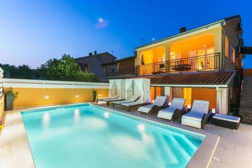 www.apartmentsandja.com