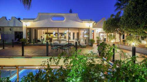 www.villapalmeraslanzarote.com