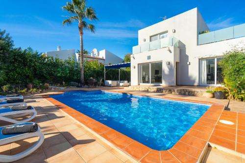 www.reina-javea.com