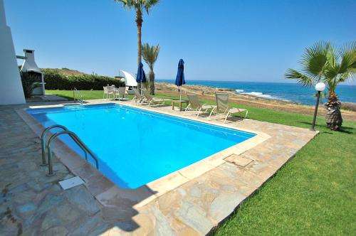 www.paphosbeachfrontvillas.com