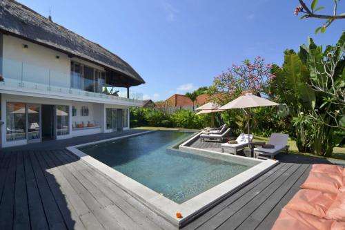 www.villaconciergebali.com