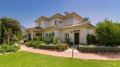 www.goldenmilevilla.com