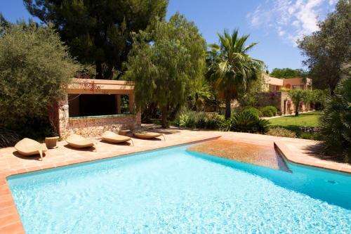 www.ibizasummervillas.com