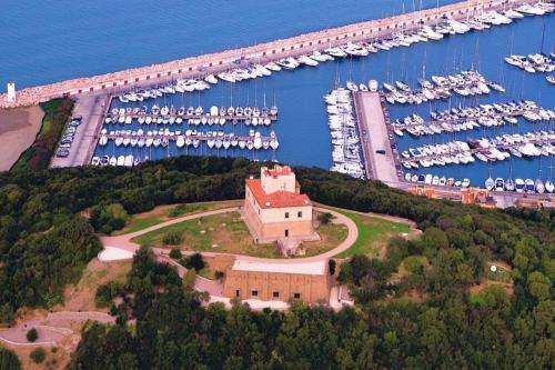 www.castellodipuntaala.com