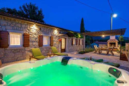 www.villa-aurania.com