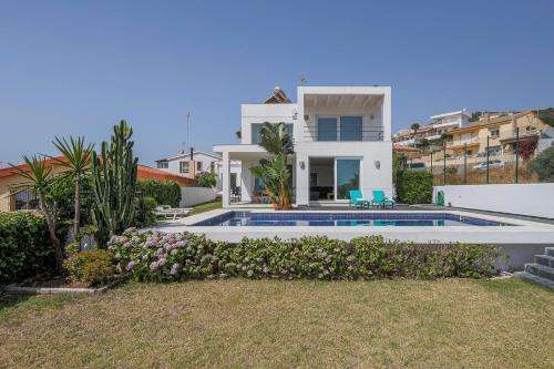 www.hotelpuntacarnero.com