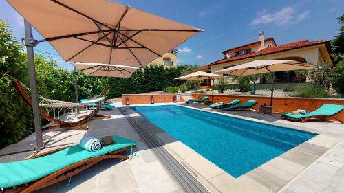 www.villaoasis-kostrena.eu