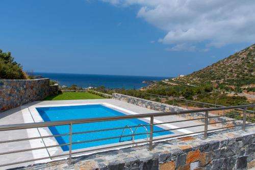 www.aquamarinevillas.gr