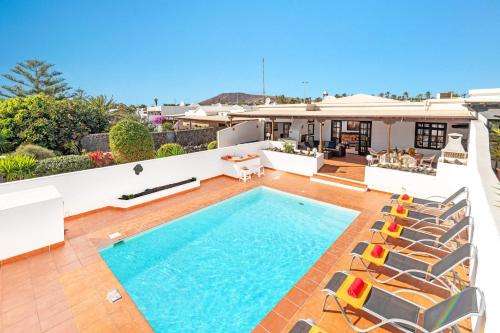 www.villaplusholidays.co.uk