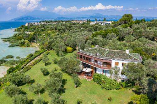 www.villagiustiniani.com