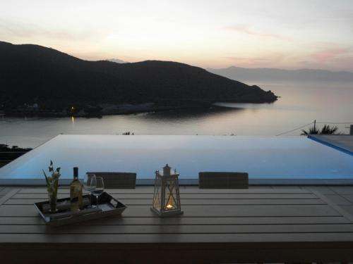 www.villa-tholos-crete.com